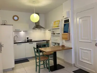 Cuisine ou kitchenette dans l'établissement Centre ville studio meublé de tourisme classé 2 étoiles