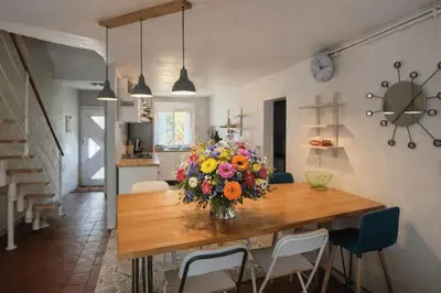 Cuisine ou kitchenette dans l'établissement Maison idéalement située à La Rochelle