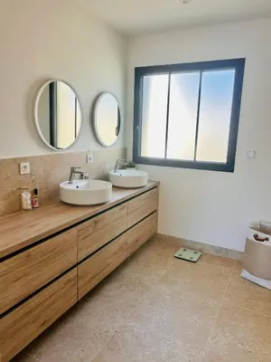 Salle de bains dans l'établissement Villa l'Elégance