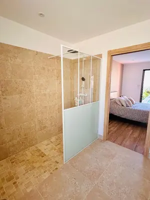 Salle de bains dans l'établissement Villa l'Elégance