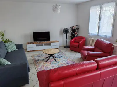 Télévision ou salle de divertissement dans l'établissement Maison, terrasse, parking, 4lits, et canapé lit, 7personnes