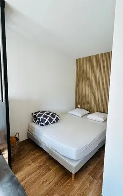 Un ou plusieurs lits dans un hébergement de l'établissement Bel Air Appartement