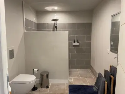 Salle de bains dans l'établissement La Maison du Petit Jacques - Rose Cottage