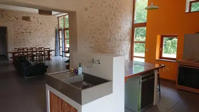 Cuisine ou kitchenette dans l'établissement Maison familiale