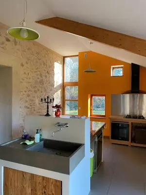 Cuisine ou kitchenette dans l'établissement Maison familiale