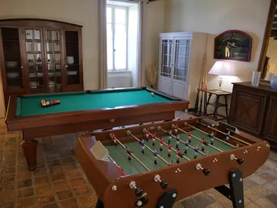 Billard dans l'établissement Belle Demeure Charentaise - Piscine chauffée