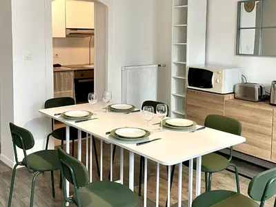 Cuisine ou kitchenette dans l'établissement Petite maison atypique - hypercentre -idéale pro et familles