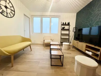 Télévision ou salle de divertissement dans l'établissement Appartement calme Proche du Centre - 2 chambres - Wifi gratuit