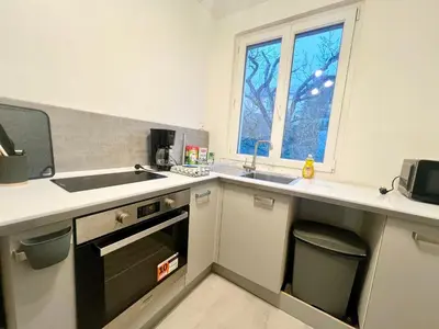 Cuisine ou kitchenette dans l'établissement Appartement calme Proche du Centre - 2 chambres - Wifi gratuit