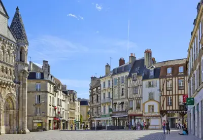 Vue générale sur Poitiers ou vue de la ville depuis l'appartement