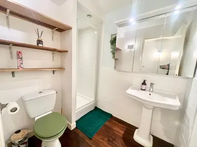Salle de bains dans l'établissement Cocon au Cœur de Ville avec Cour - Poitiers Centre
