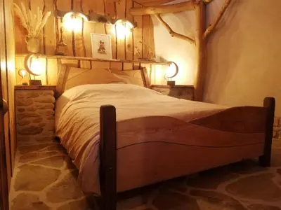 Un ou plusieurs lits dans un hébergement de l'établissement Cabane de Hobbit insolite proche Futuroscope - Le Coteau des Fadets