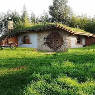 Cabane de Hobbit insolite proche Futuroscope - Le Coteau des Fadets