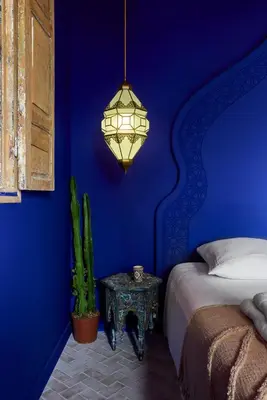 Un ou plusieurs lits dans un hébergement de l'établissement Riad Secret Love Room Marrakech Hammam & Balnéo