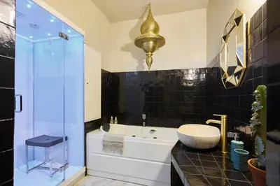 Salle de bains dans l'établissement Riad Secret Love Room Marrakech Hammam & Balnéo