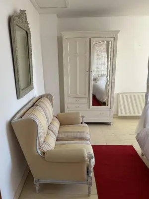 Coin salon dans l'établissement Gite maison charentaise - piscine privée