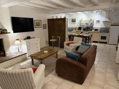 Cuisine ou kitchenette dans l'établissement Gite maison charentaise - piscine privée