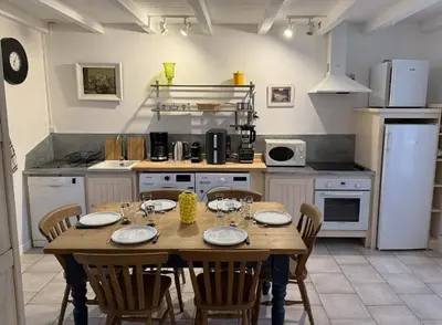Cuisine ou kitchenette dans l'établissement Gite maison charentaise - piscine privée