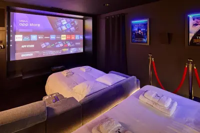 Un ou plusieurs lits dans un hébergement de l'établissement Appartement Cinéma Ecran géant & Dolby Atmos
