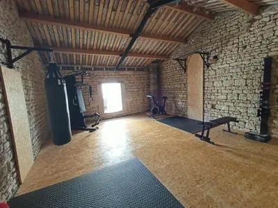 Salle ou équipements de sports de l'établissement Maison de charme avec piscine et fitness