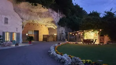 Jardin de l'établissement Gîte troglodyte à 15 min du Futuroscope