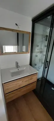 Salle de bains dans l'établissement Gite Rive Charente La Cabane