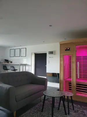 Coin salon dans l'établissement Logement cocooning avec jacuzzi and sauna privatifs