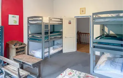 Un ou plusieurs lits dans un hébergement de l'établissement Charmante Maison Avec Piscine