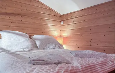 Un ou plusieurs lits dans un hébergement de l'établissement Charmante Maison Avec Piscine