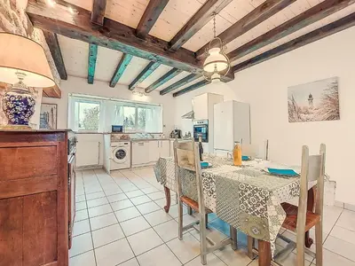 Cuisine ou kitchenette dans l'établissement Holiday Home Ile d'Oléron by Interhome