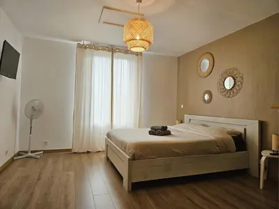 Un ou plusieurs lits dans un hébergement de l'établissement MonSejourBNB - Appartement - Le Duplex, à 3min de la gare de Poitiers !