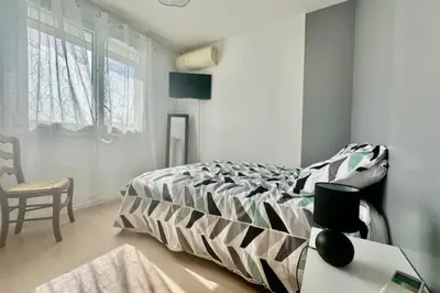 Un ou plusieurs lits dans un hébergement de l'établissement Maison lumineuse à Périgny confort jusquà 6 !