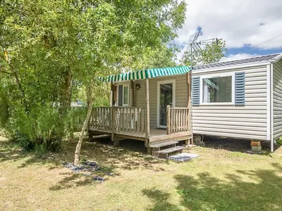 Jardin de l'établissement Mobil-home avec terrasse à Puyravault - API-1-52-1328