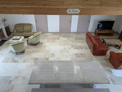 Coin salon dans l'établissement Gîte rénové avec jardin clos près d'Angoulême - FR-1-653-288