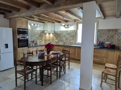Cuisine ou kitchenette dans l'établissement Gîte rénové avec jardin clos près d'Angoulême - FR-1-653-288