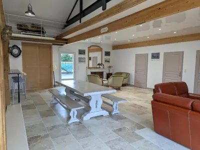 Coin salon dans l'établissement Gîte rénové avec jardin clos près d'Angoulême - FR-1-653-288
