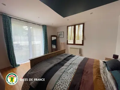 Un ou plusieurs lits dans un hébergement de l'établissement Gîte rénové 3 chambres à Damvix avec Wifi - FR-1-426-600