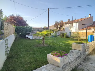 Jardin de l'établissement papillon de la péroterie