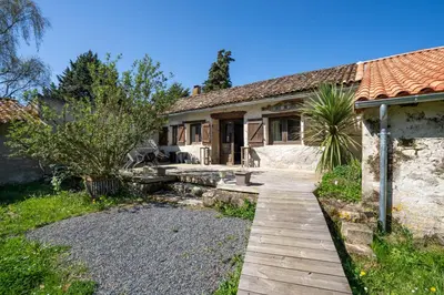 Jardin de l'établissement Gîte historique à la campagne