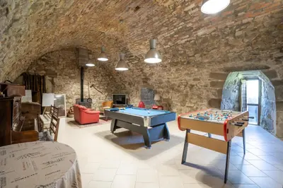 Coin salon dans l'établissement Gîte historique à la campagne