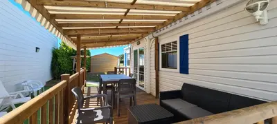 Balcon ou terrasse dans l'établissement mobil home 4P proche du futuroscope