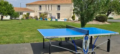 Tennis de table au sein de l'établissement mobil home 4P proche du futuroscope ou à proximité