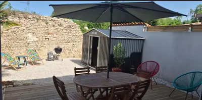Terrasse ou espace extérieur de l'établissement Maison cosy avec clim face au canal