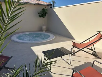 Piscine de l'établissement CASA ioio ou située à proximité