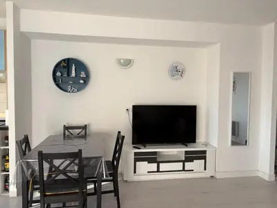 Télévision ou salle de divertissement dans l'établissement Le Belem - Superbe T3 Face au Port