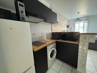 Cuisine ou kitchenette dans l'établissement Appartement avec terrasse à 20 de la plage