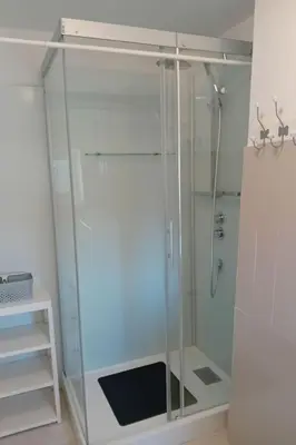Salle de bains dans l'établissement Holiday Home Steinhaus Ardenne in Fontenay-le-Comte by Interhome