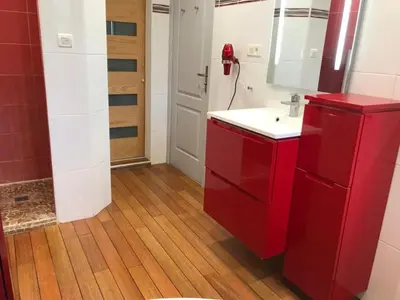 Salle de bains dans l'établissement Holiday Home Haus La Rochelle by Interhome