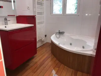 Salle de bains dans l'établissement Holiday Home Haus La Rochelle by Interhome