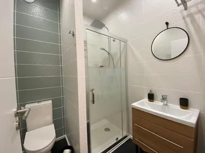 Salle de bains dans l'établissement Apartment Wohnung in Rochefort mit Garten und Terrasse by Interhome